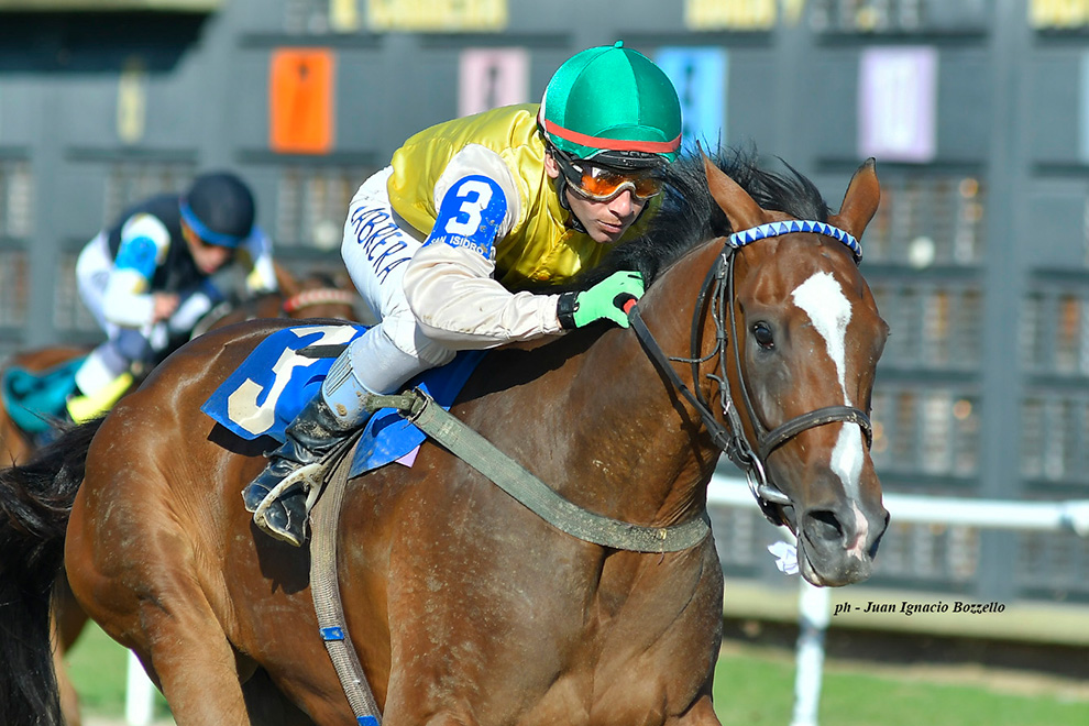 Bailantera Sos (Catcher in the Rye) se impuso en Condicional (1600m-Arena-SI). - Staff ElTurf.com
